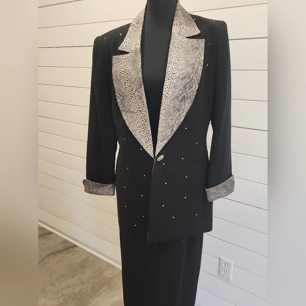 Sophisticated Black and Silver Long Sleeve Dress - Picture 7 of 9